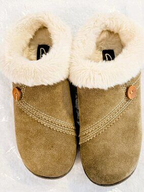 CLARKS WOMEN'S  WINTER CLOG SLIPPERS SIZE 8 Upper leather with Faux Fur lining